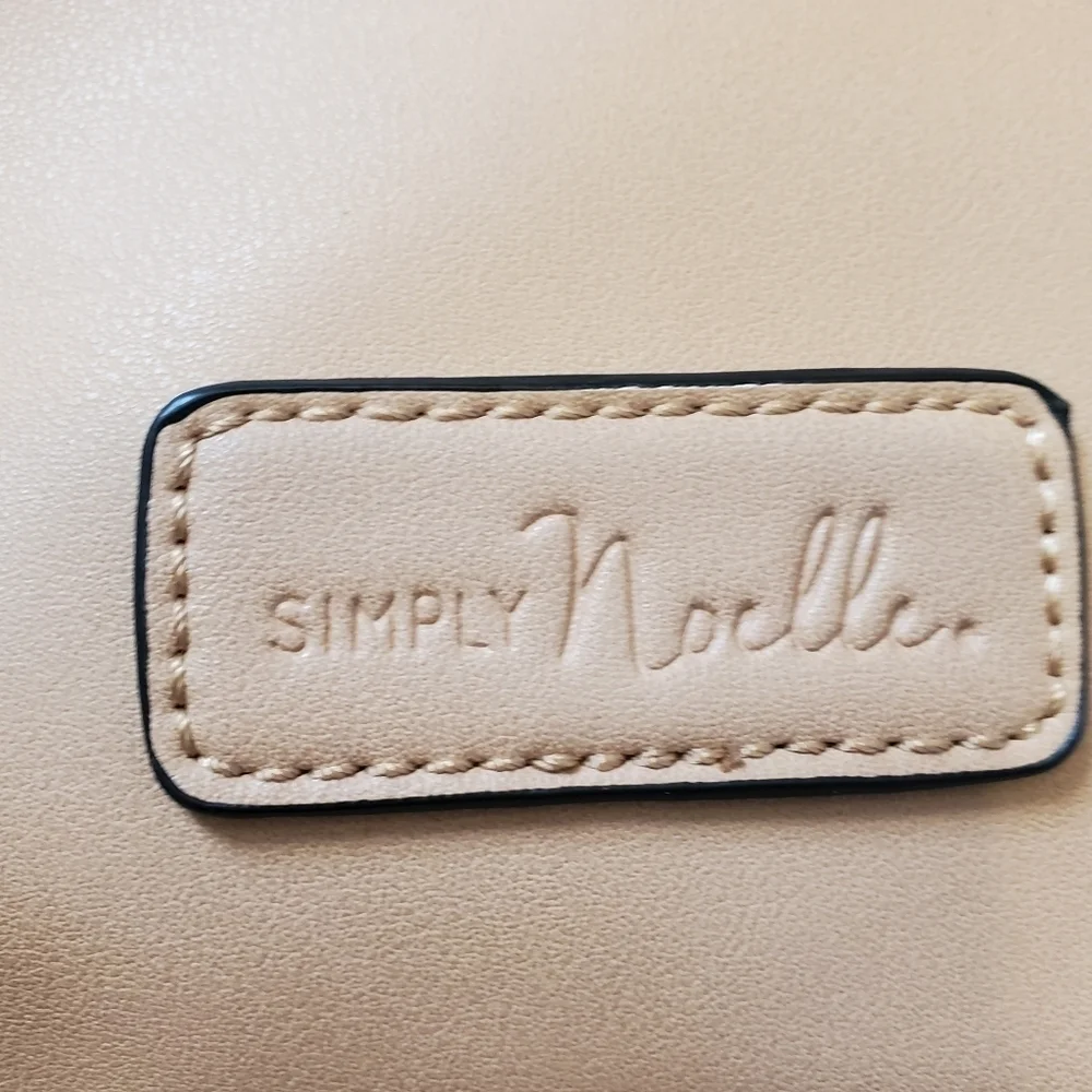 Simply Noelle Padded Laptop Bag. NWOT. TAN